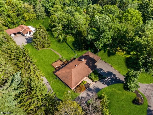 20 Cora Ln, Chester Twp., NJ 07930