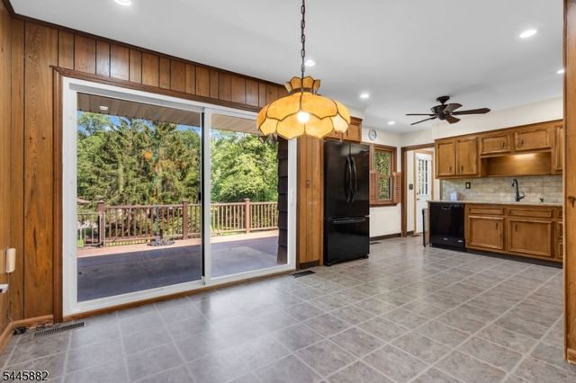 20 Cora Ln, Chester Twp., NJ 07930