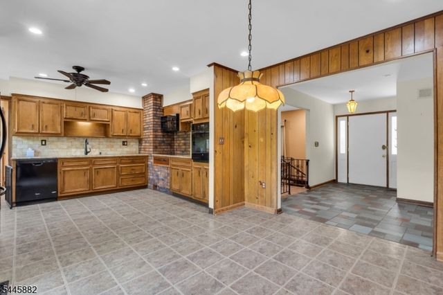 20 Cora Ln, Chester Twp., NJ 07930