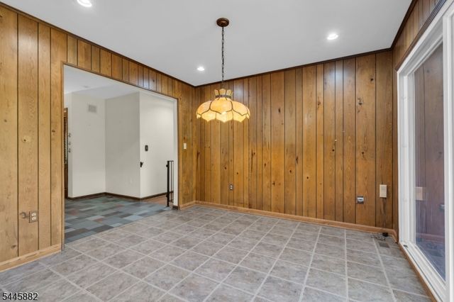 20 Cora Ln, Chester Twp., NJ 07930