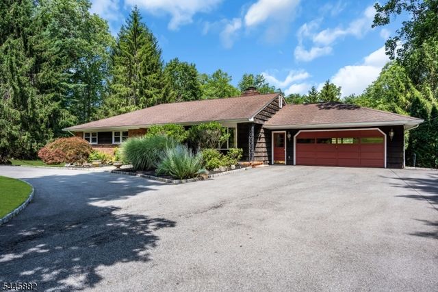20 Cora Ln, Chester Twp., NJ 07930