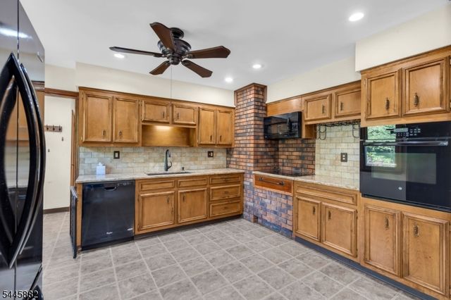 20 Cora Ln, Chester Twp., NJ 07930