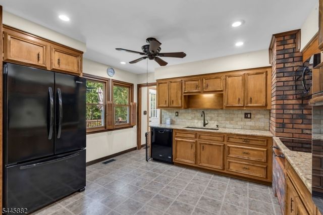 20 Cora Ln, Chester Twp., NJ 07930