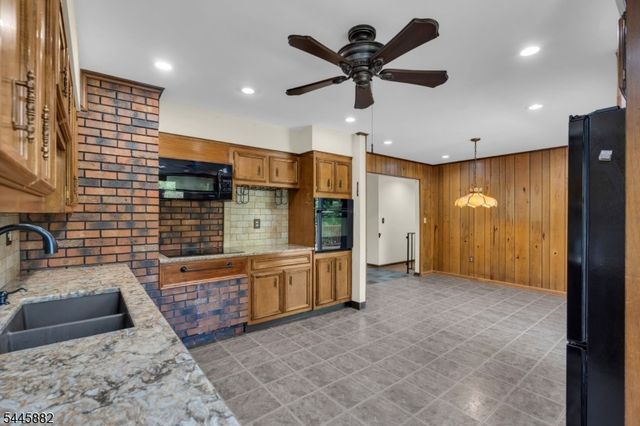 20 Cora Ln, Chester Twp., NJ 07930