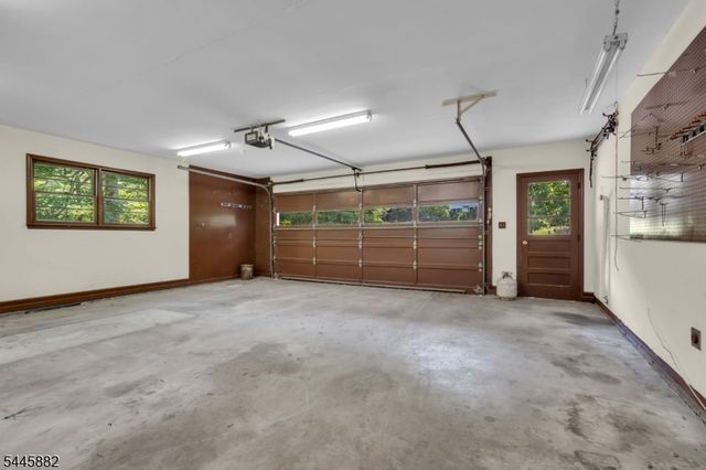 20 Cora Ln, Chester Twp., NJ 07930