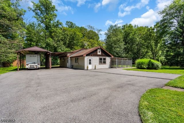 20 Cora Ln, Chester Twp., NJ 07930