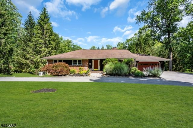 20 Cora Ln, Chester Twp., NJ 07930