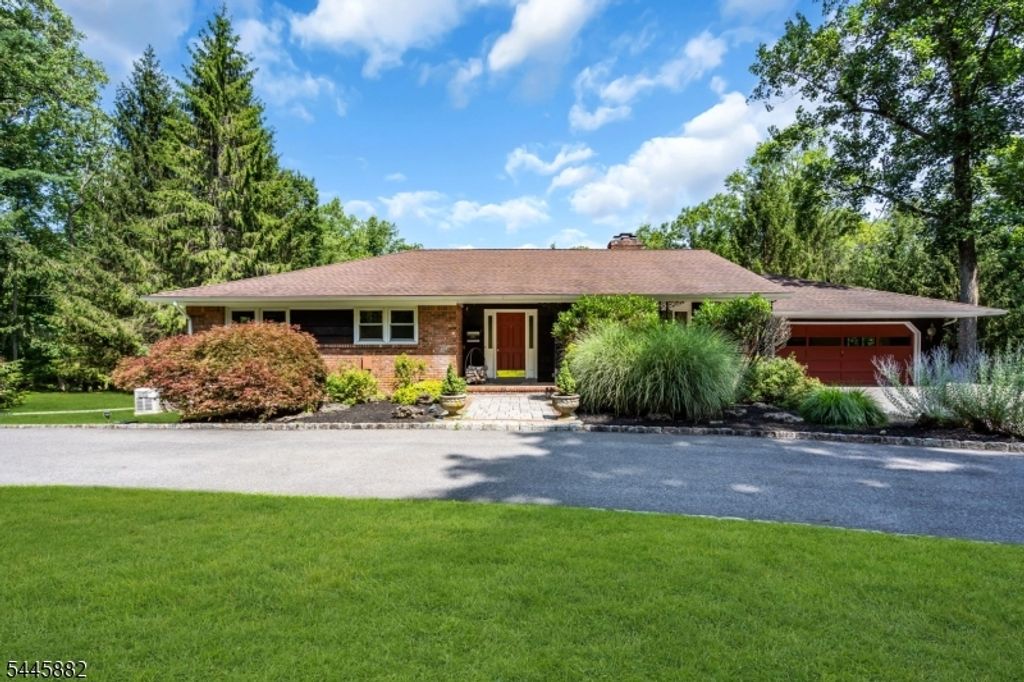 20 Cora Ln, Chester Twp., NJ 07930