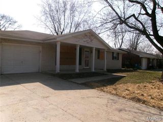 26 Victoria Drive, Pontoon Beach, IL 62040