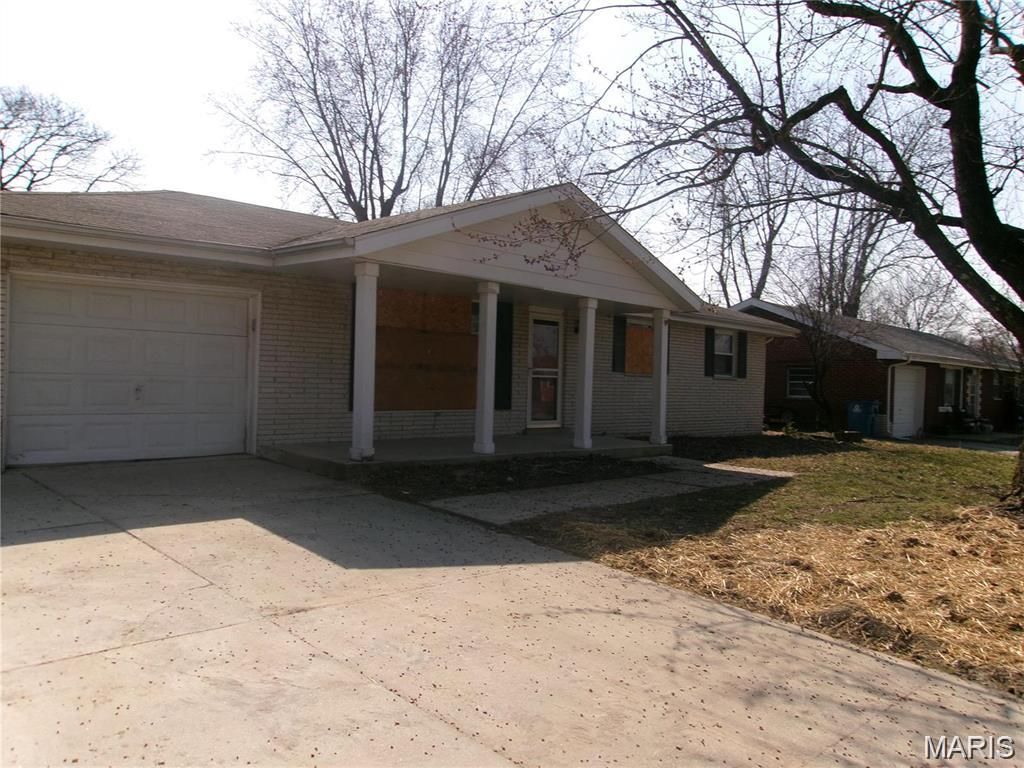 26 Victoria Drive, Pontoon Beach, IL 62040