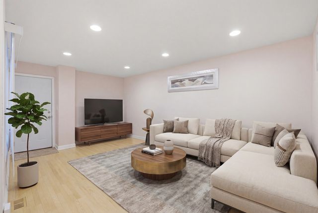 425 E Grouse Lane, Deerfield, IL 60015