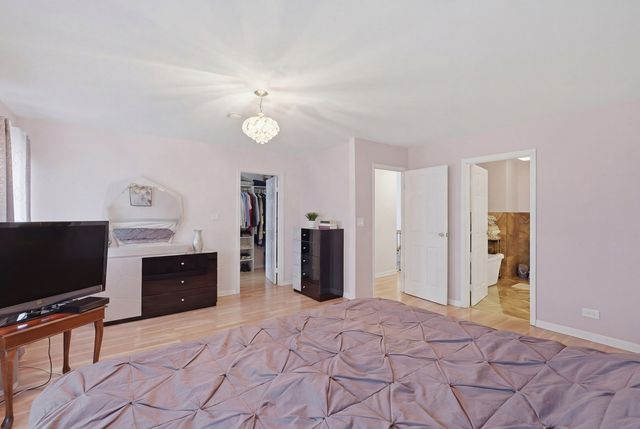 425 E Grouse Lane, Deerfield, IL 60015