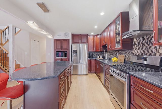 425 E Grouse Lane, Deerfield, IL 60015
