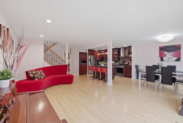 425 E Grouse Lane, Deerfield, IL 60015