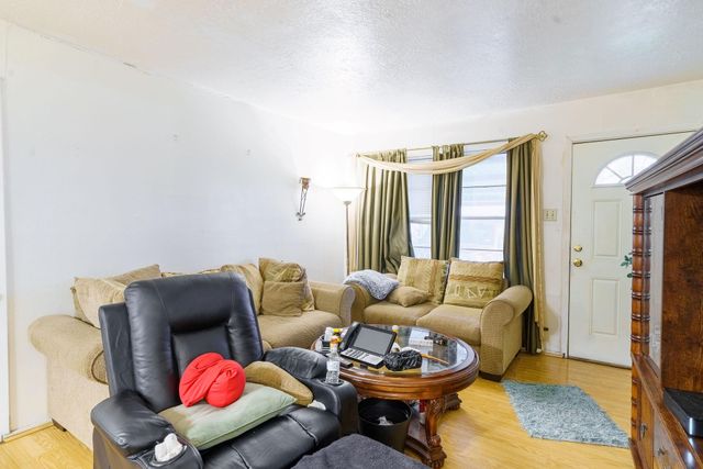 5634 Schevers Street, Houston, TX 77033