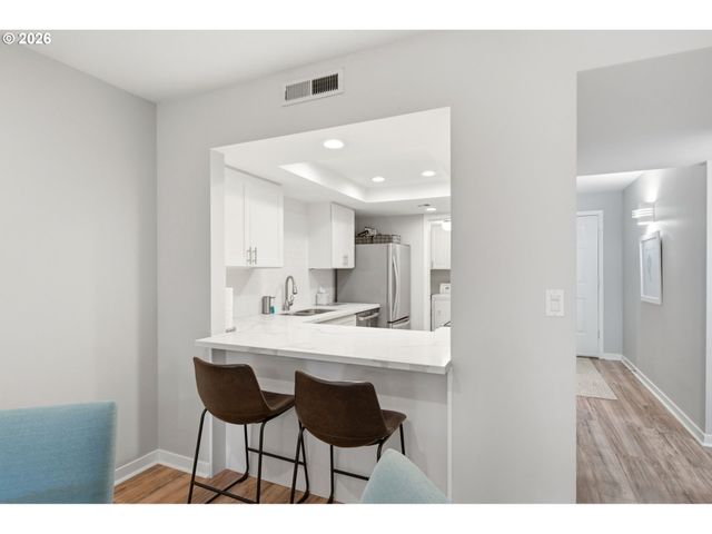 6625 W Burnside Rd 226, Portland, OR 97210