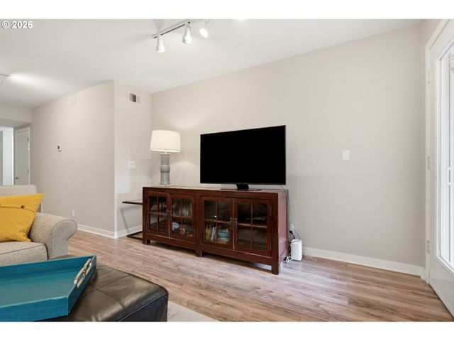 6625 W Burnside Rd 226, Portland, OR 97210