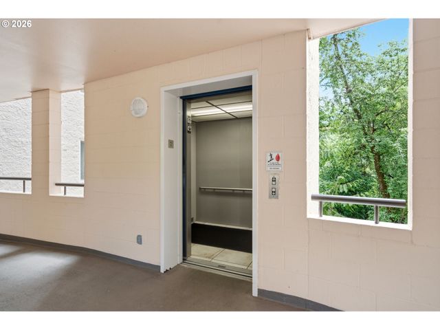 6625 W Burnside Rd 226, Portland, OR 97210