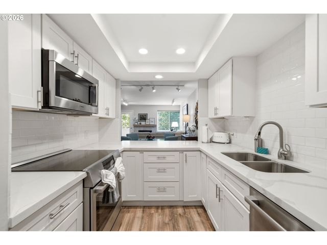 6625 W Burnside Rd 226, Portland, OR 97210