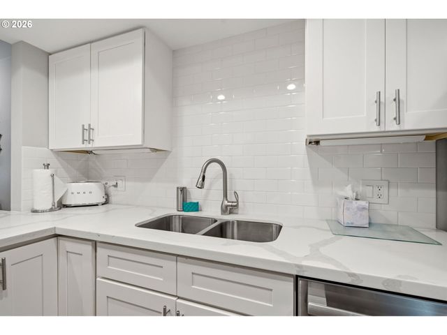 6625 W Burnside Rd 226, Portland, OR 97210