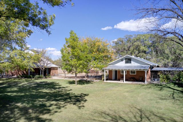 6056 Appleton Lane SW, Albuquerque, NM 87105