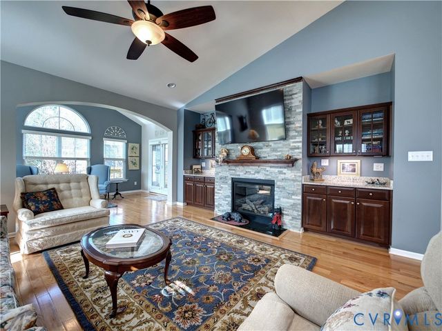 6606 Glen Falls Xing, Moseley, VA 23120