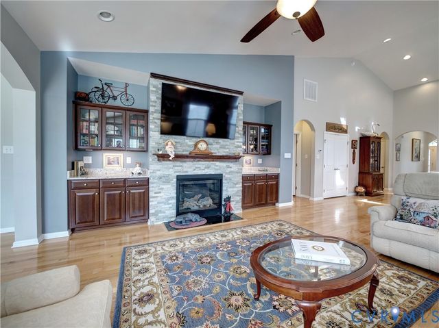 6606 Glen Falls Xing, Moseley, VA 23120