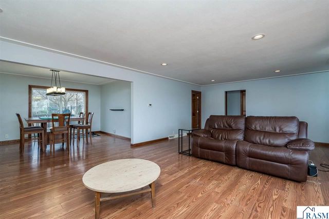 235 NE Drew Avenue, Madelia, MN 56062