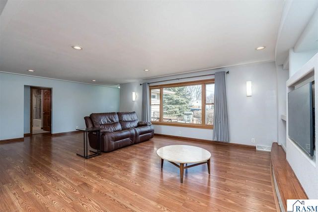 235 NE Drew Avenue, Madelia, MN 56062