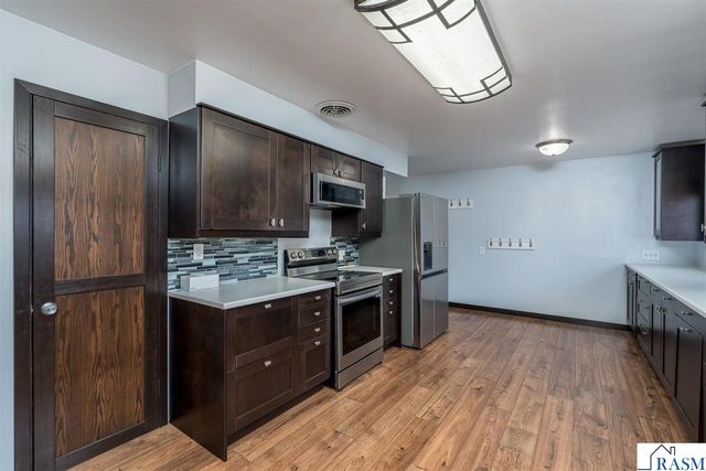 235 NE Drew Avenue, Madelia, MN 56062