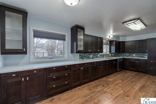 235 NE Drew Avenue, Madelia, MN 56062