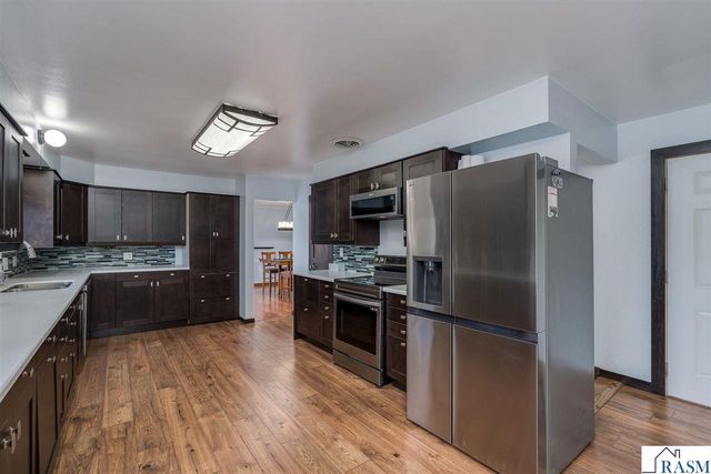 235 NE Drew Avenue, Madelia, MN 56062