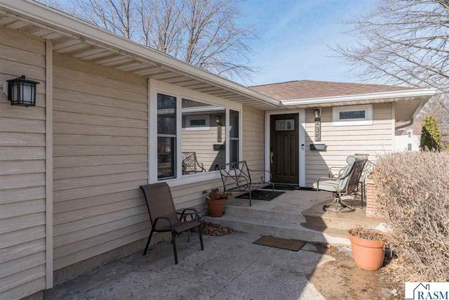 235 NE Drew Avenue, Madelia, MN 56062