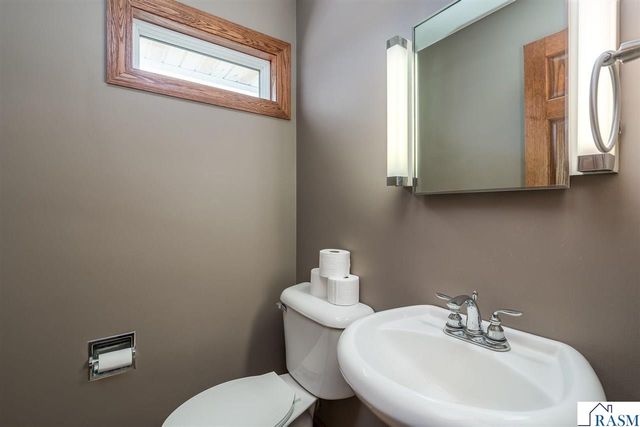 235 NE Drew Avenue, Madelia, MN 56062