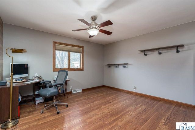 235 NE Drew Avenue, Madelia, MN 56062