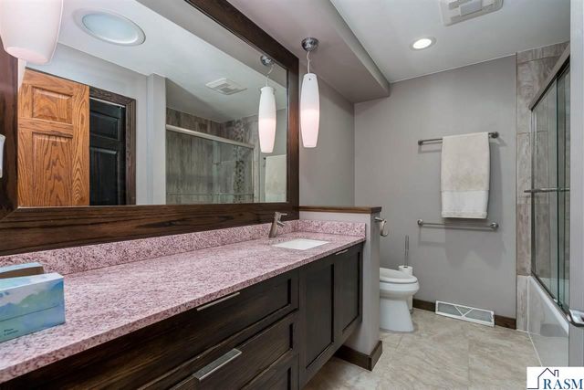 235 NE Drew Avenue, Madelia, MN 56062