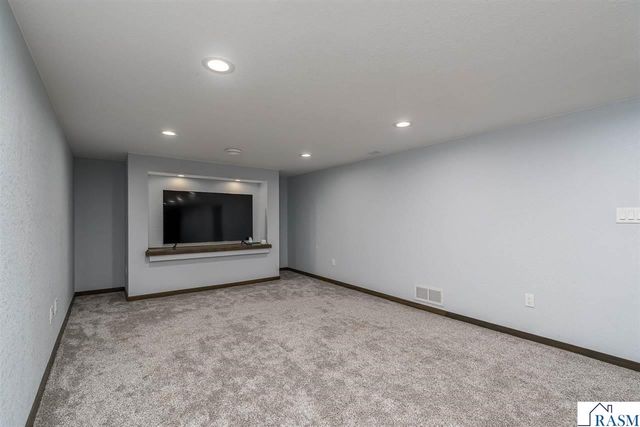 235 NE Drew Avenue, Madelia, MN 56062