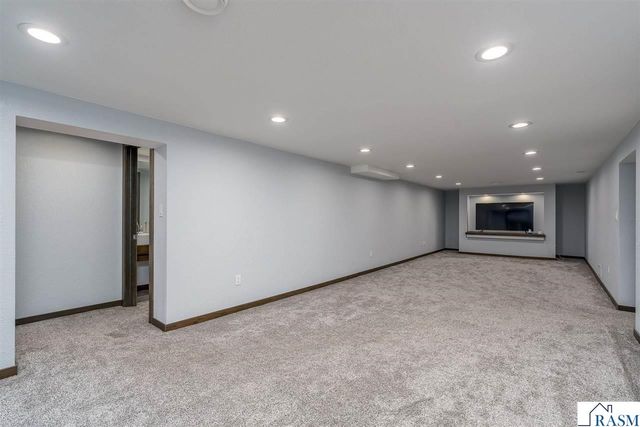 235 NE Drew Avenue, Madelia, MN 56062