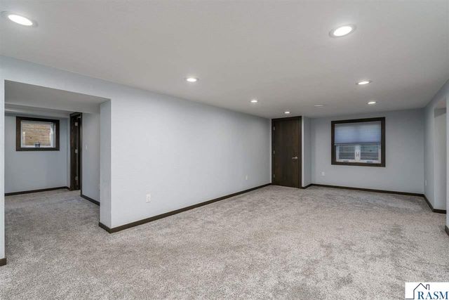 235 NE Drew Avenue, Madelia, MN 56062