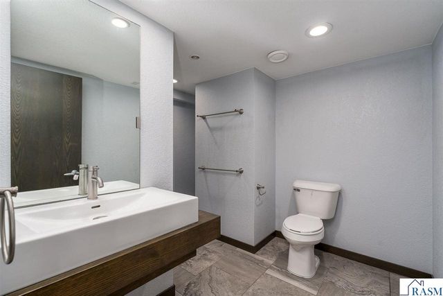 235 NE Drew Avenue, Madelia, MN 56062