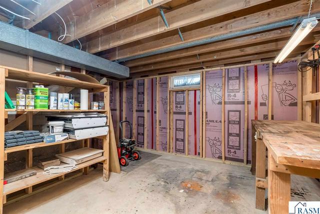 235 NE Drew Avenue, Madelia, MN 56062