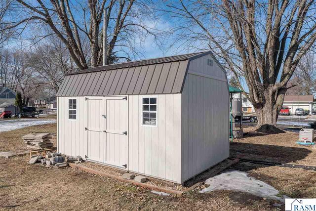 235 NE Drew Avenue, Madelia, MN 56062