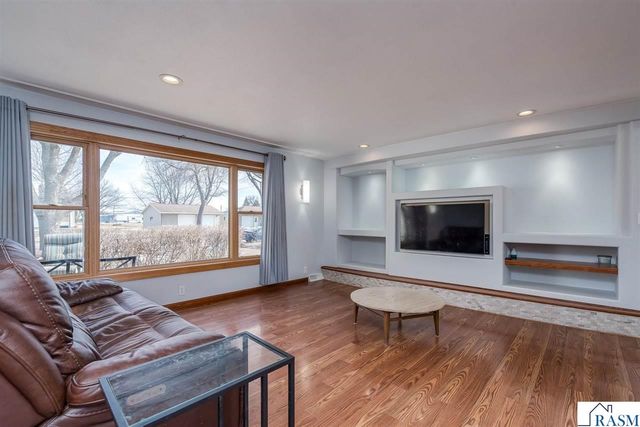 235 NE Drew Avenue, Madelia, MN 56062