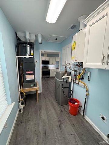 1007 S Colorado Avenue, Mercedes, TX 78570