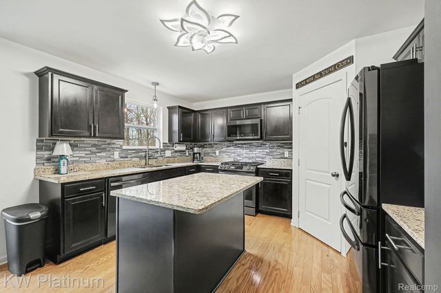 58612 Virginia Circle, New Haven Village, MI 48048