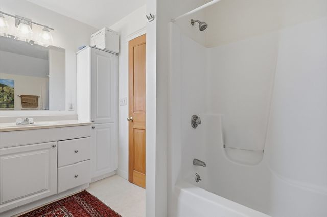 128 West St, Hadley, MA 01035