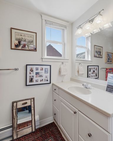 128 West St, Hadley, MA 01035