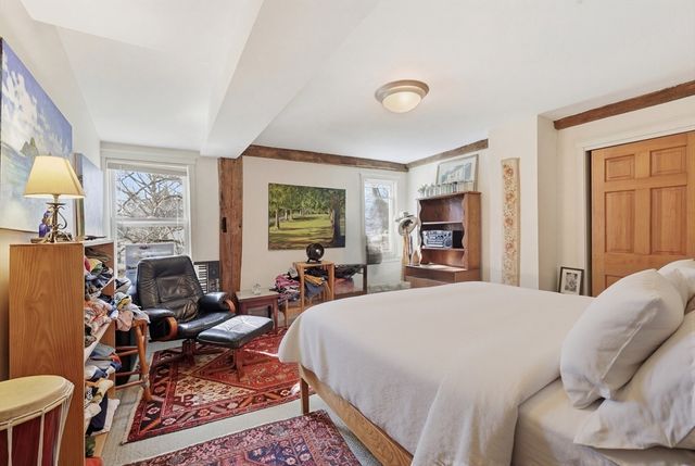 128 West St, Hadley, MA 01035