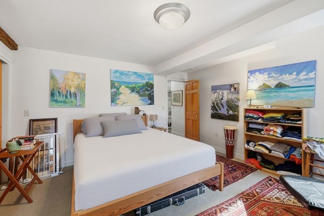 128 West St, Hadley, MA 01035