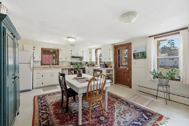 128 West St, Hadley, MA 01035